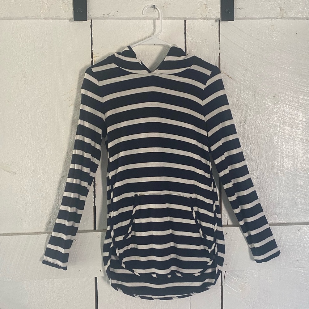 Striped hooded tunic top with front pockets